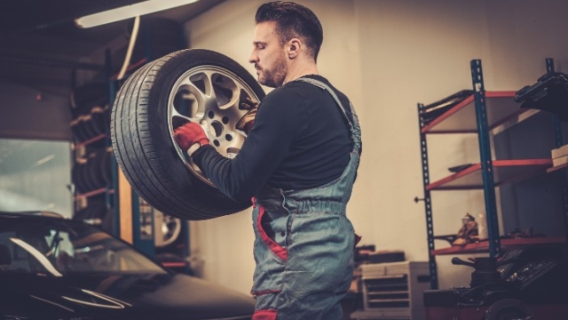 Reviving Wheels: Unveiling the Wheel Repair Lathe
